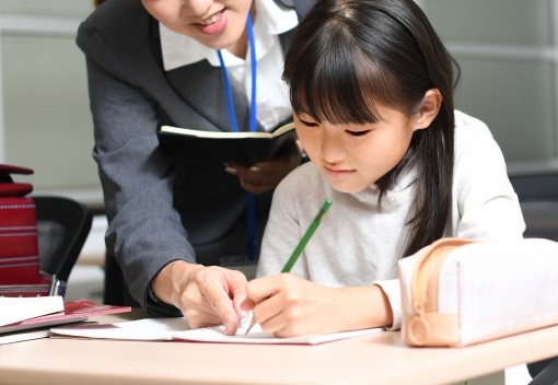 無料体験を受ける小学生